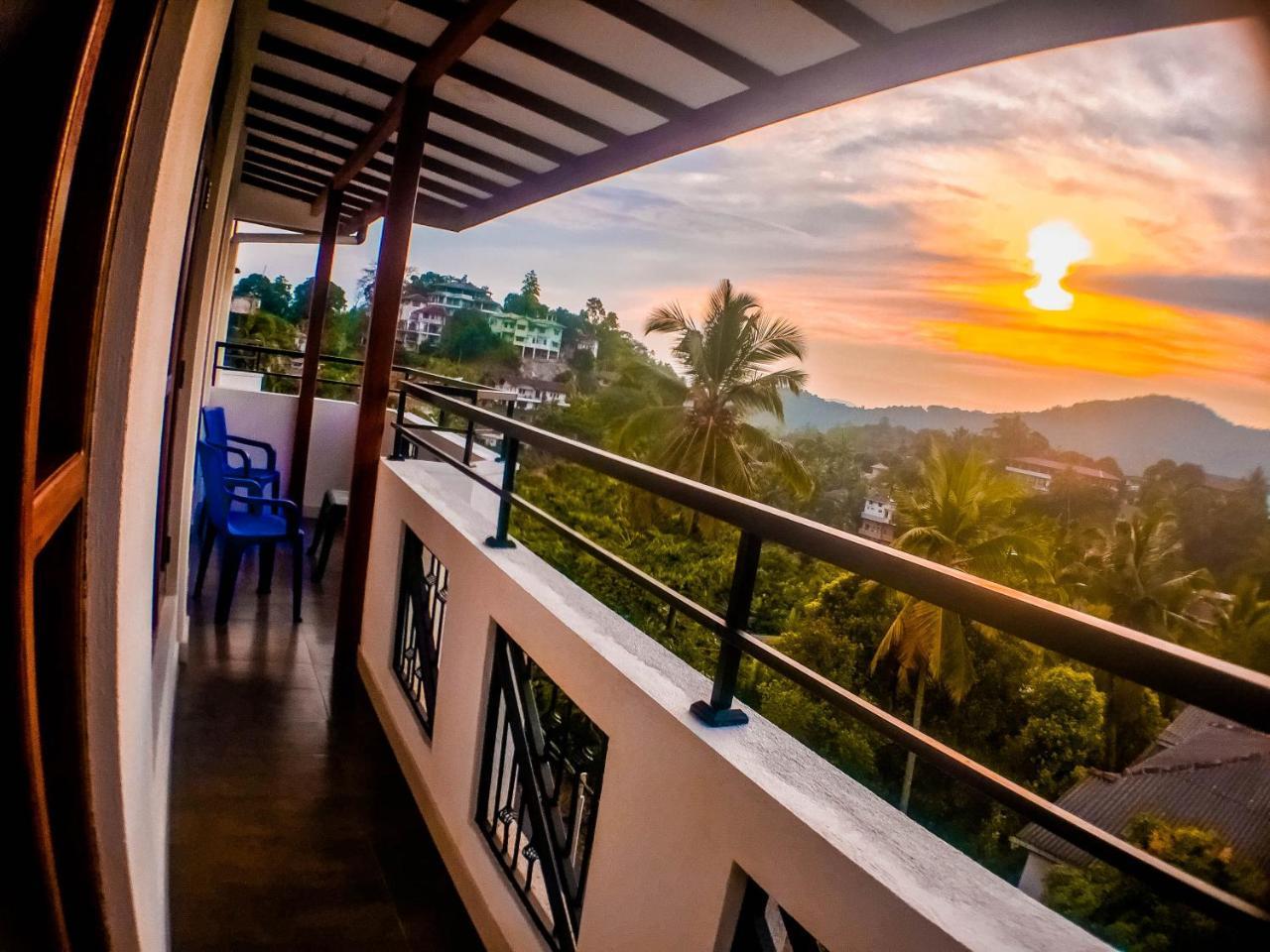 Saru Holiday Apartment - Up To 6 Guests Kandy Exterior foto